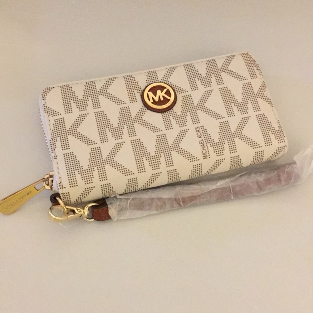 Michael Kors Fulton Phone Wallet Wristlet!!